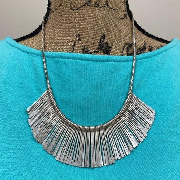 Stella & Dot essential fringe silver collar statement necklace - Picture 1 of 9